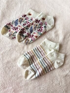 2 pairs Beverly Hills Polo Club wildflower and striped ankle socks womens